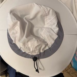 Coolibar White and Gray Sun Hat